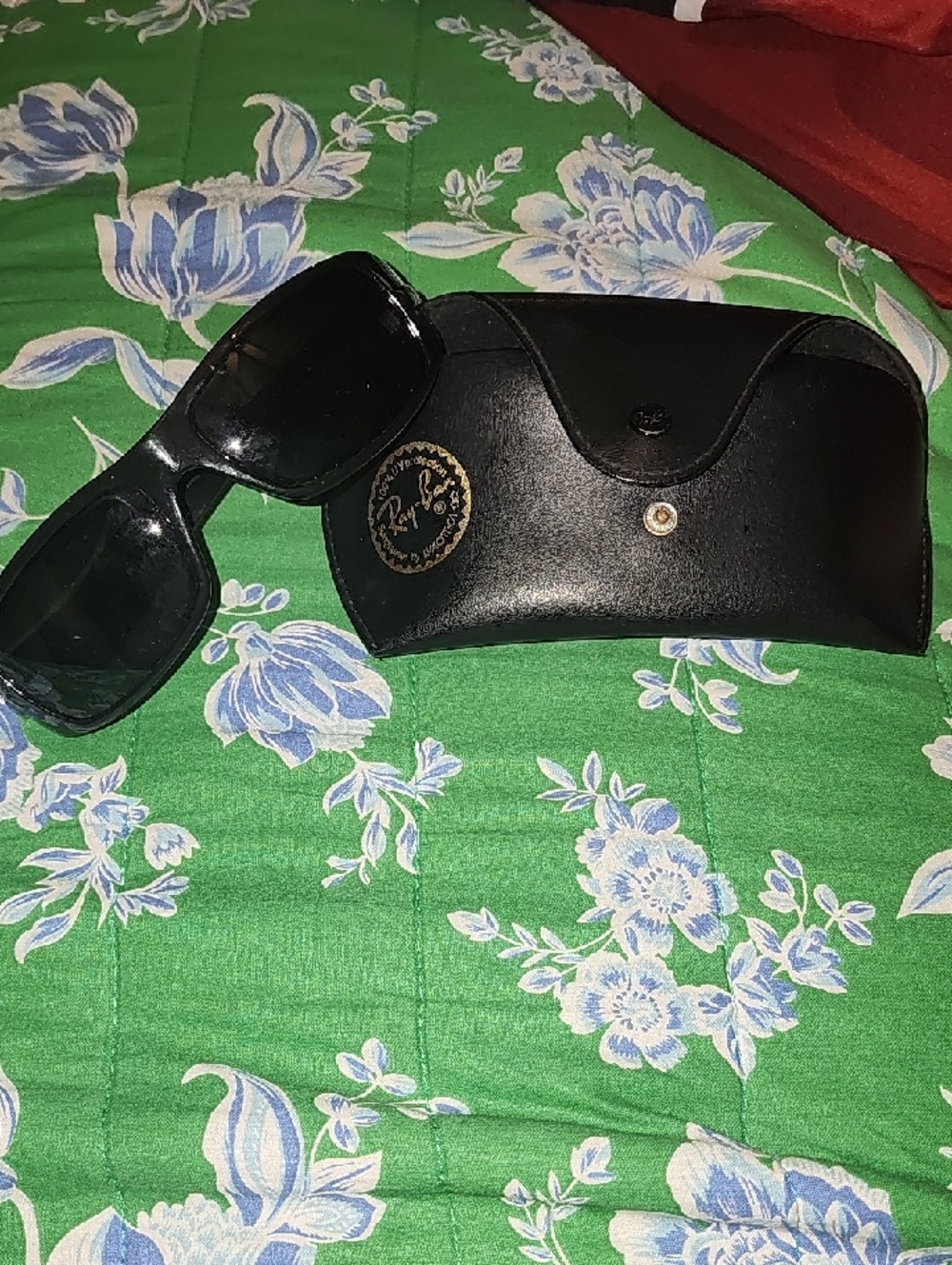 Ray-Ban Black Oversized Sunglasses with Black Case